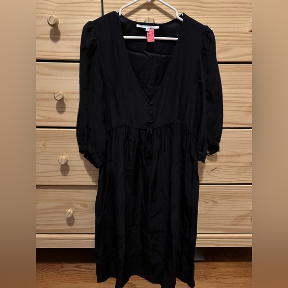 Built by Wendy - VINTAGE black, silk, deep v neck dress - Picture 3 of 6